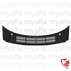 Plech před čelní sklo Alfa...