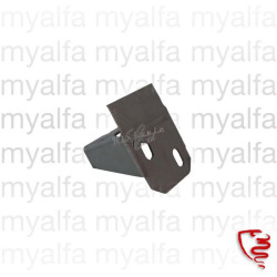 Držák pantu kapoty motoru...